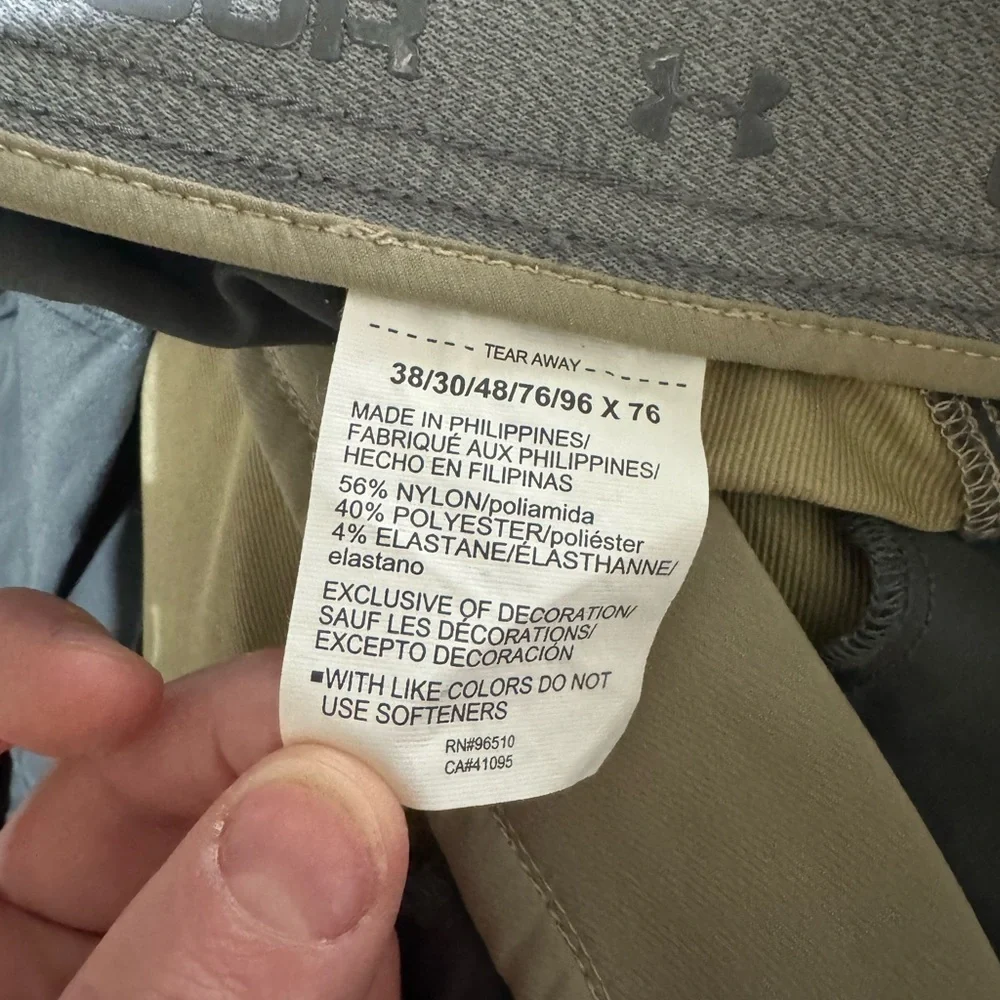 Under Armour khaki tan pants 38/30 pockets flat front